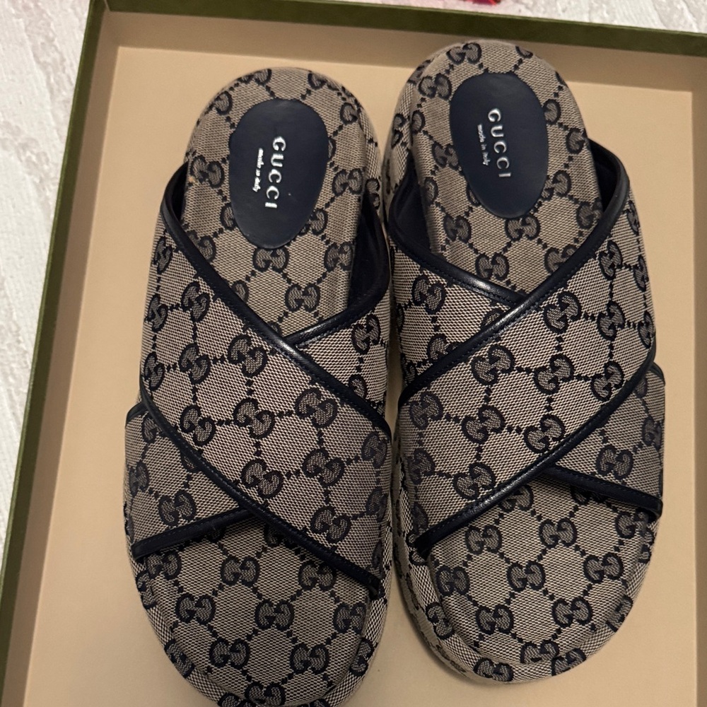 Gucci Beige and Black Monogram Slides - Picture 7 of 7